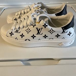 Louis Vuitton Time Out Sneaker White/Black